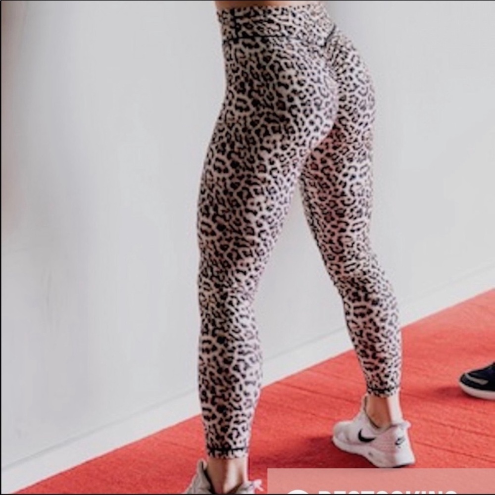 Zyia scrunch butt leopard leggings